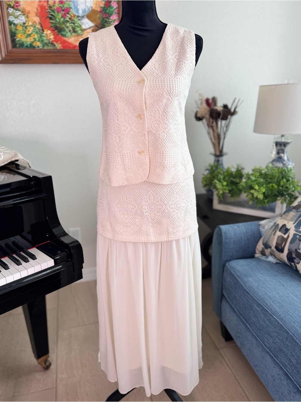 Elegant Women's Cream Lace Skirt Set